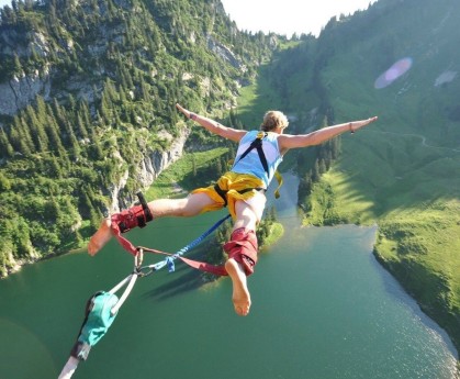 华体会最新网址-4×100米混合接力队伍配合默契，混合接力比赛