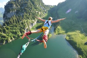 华体会真体育娱乐-4×100米混合接力队伍配合默契，混合接力比赛